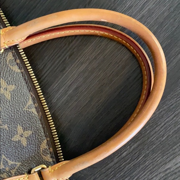 Eye catching 💓LV crossbody💓 - Picture 14 of 16